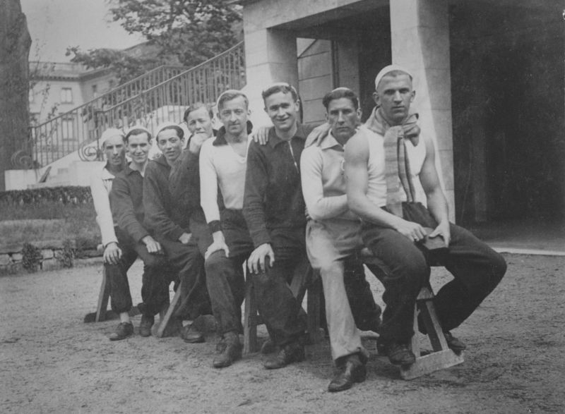 1932 – 